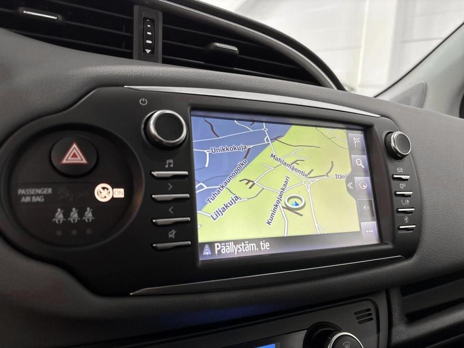 TOYOTA Yaris 2018