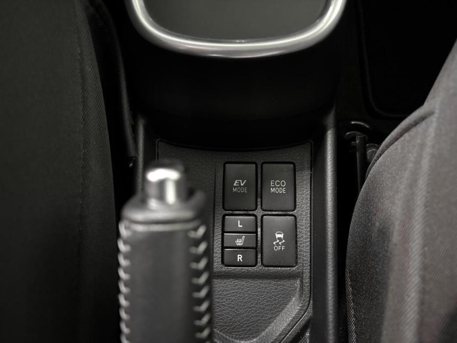TOYOTA Yaris 2018