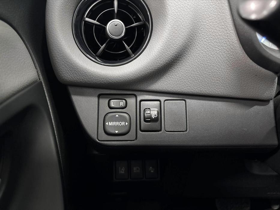 TOYOTA Yaris 2018