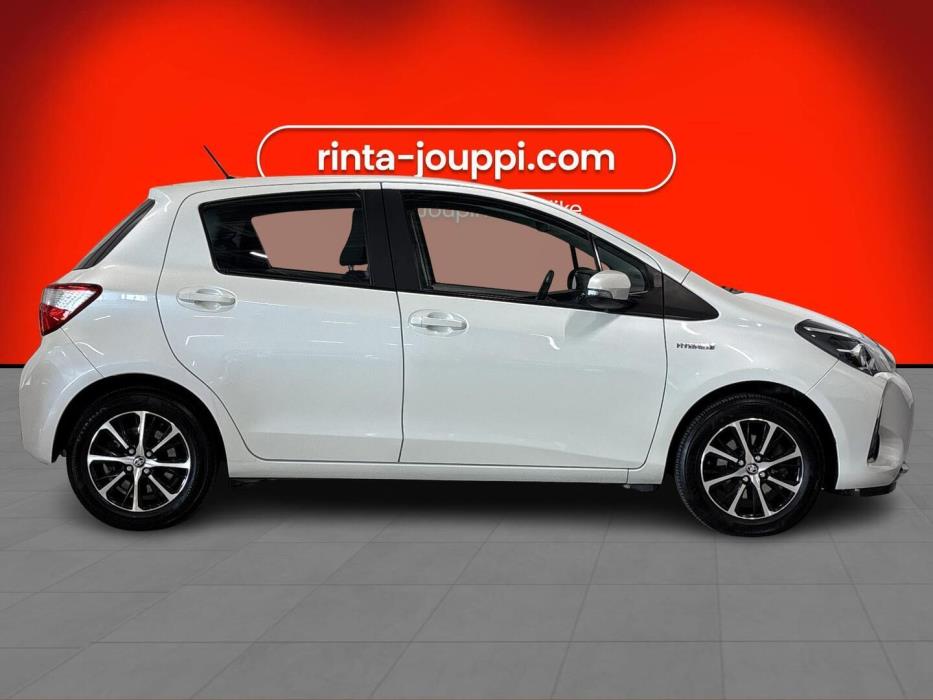 TOYOTA Yaris 2018