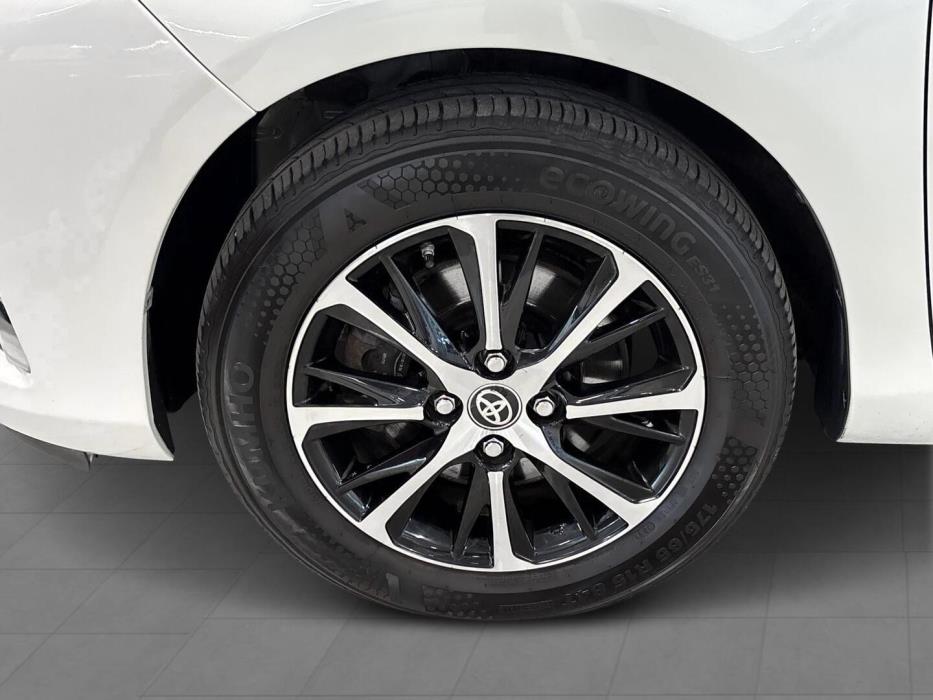 TOYOTA Yaris 2018