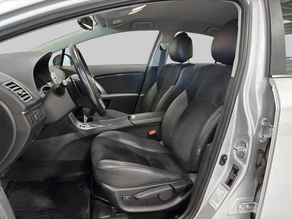 TOYOTA Avensis 2013