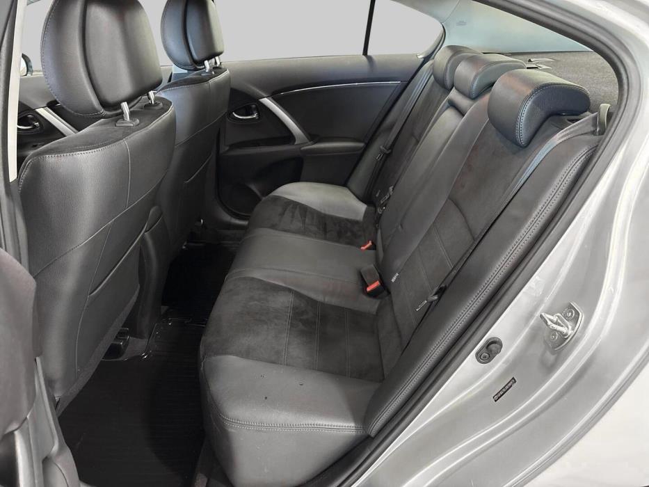 TOYOTA Avensis 2013