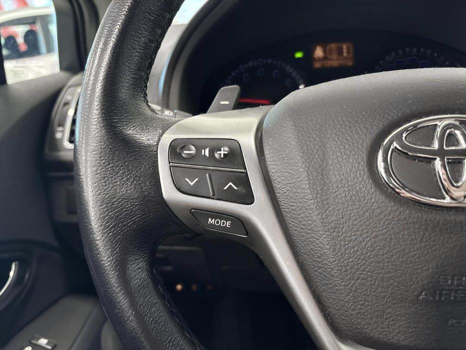 TOYOTA Avensis 2013