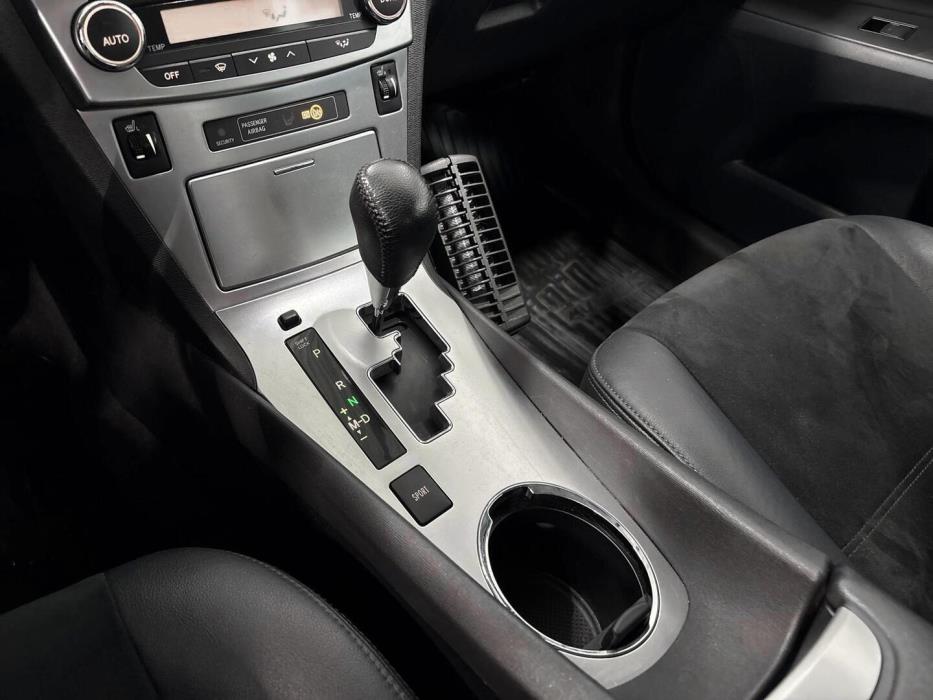 TOYOTA Avensis 2013