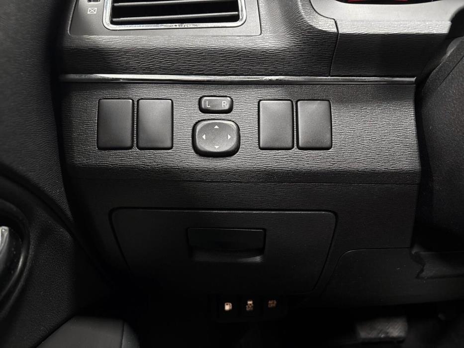 TOYOTA Avensis 2013