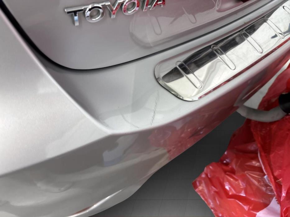 TOYOTA Avensis 2013