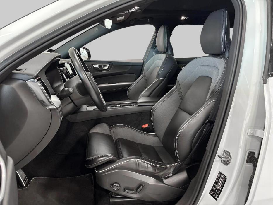 VOLVO XC60 2021