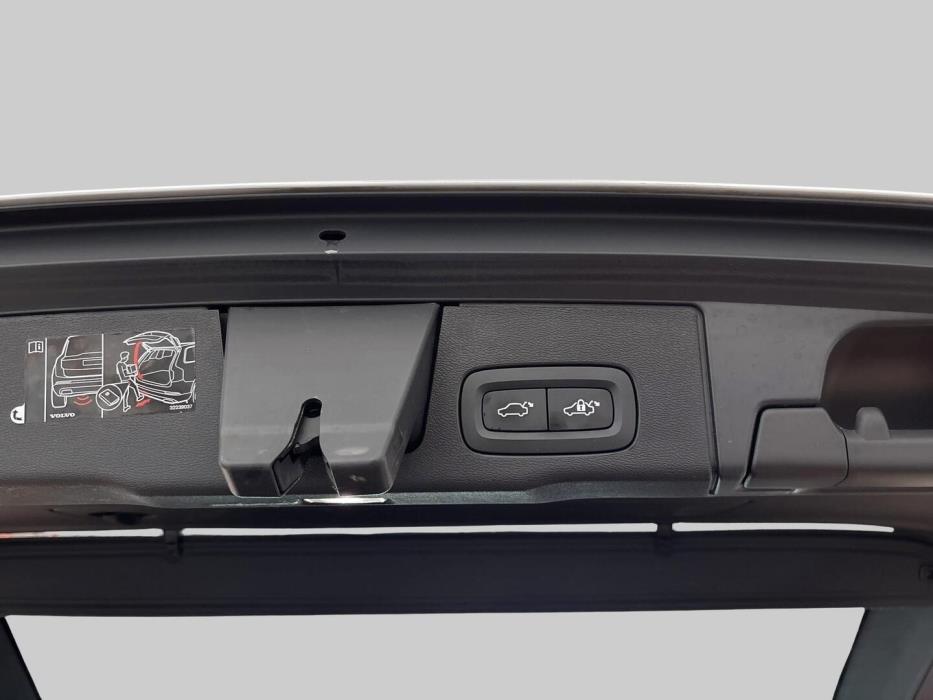 VOLVO XC60 2021