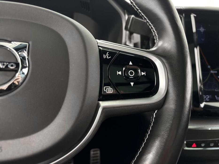 VOLVO XC60 2021