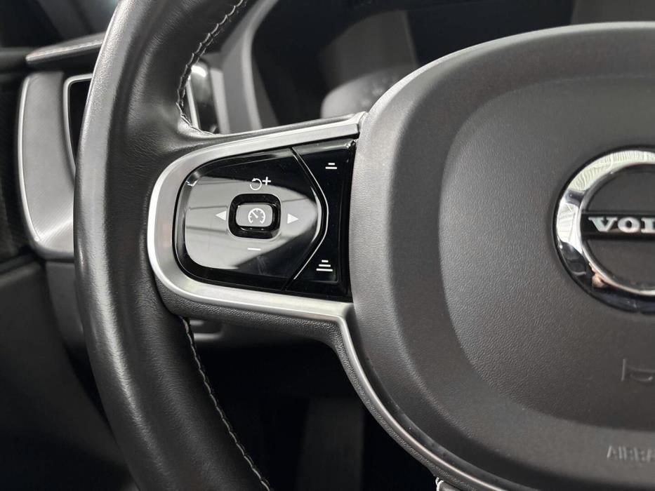 VOLVO XC60 2021