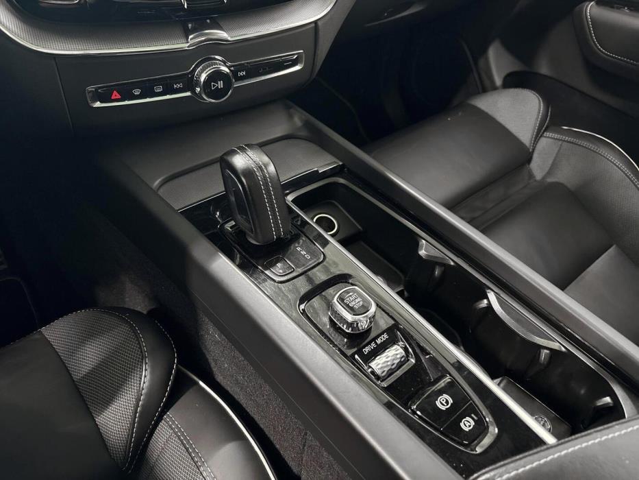 VOLVO XC60 2021