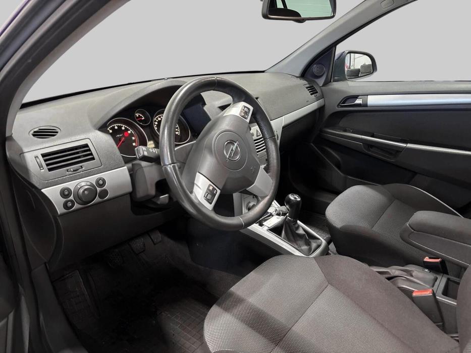 OPEL Astra 2010