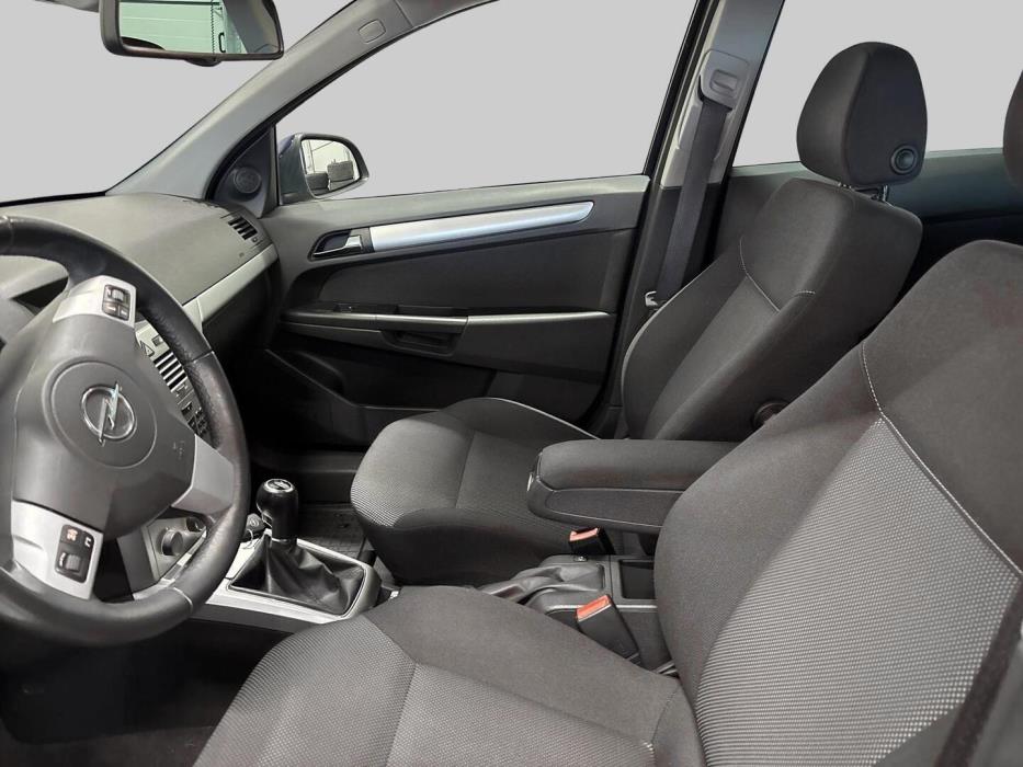 OPEL Astra 2010