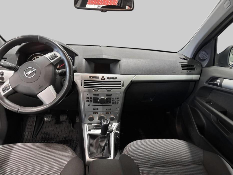 OPEL Astra 2010