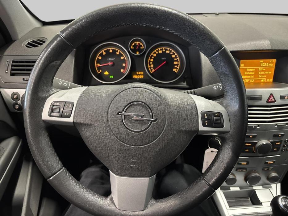 OPEL Astra 2010