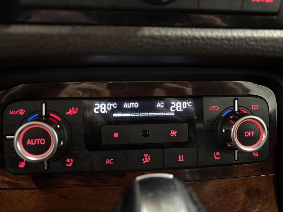 VOLKSWAGEN Touareg 2010