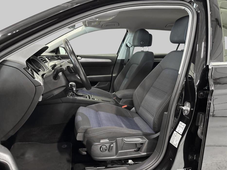 VOLKSWAGEN Passat 2021