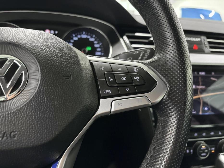 VOLKSWAGEN Passat 2021