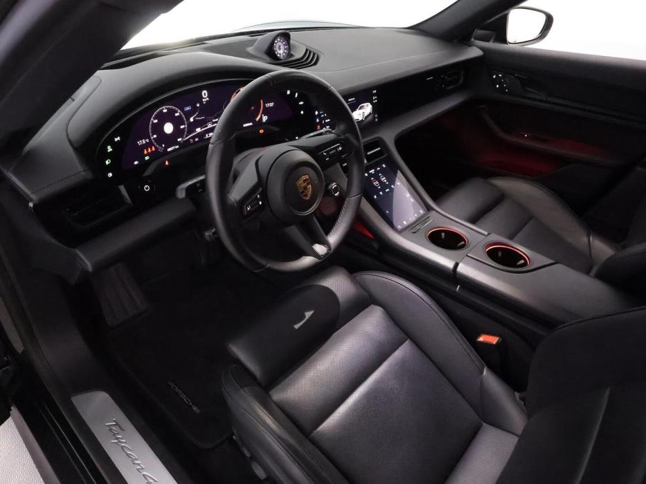 PORSCHE TAYCAN 2023
