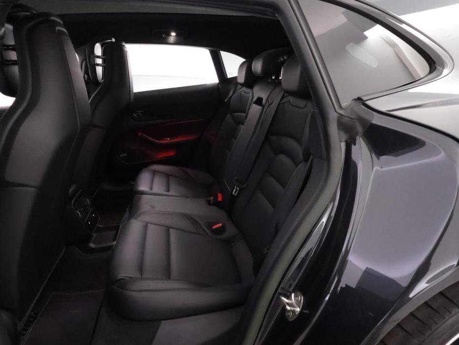 PORSCHE TAYCAN 2023
