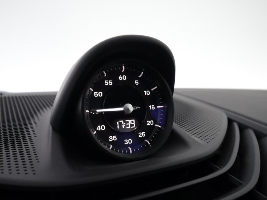 PORSCHE TAYCAN 2023