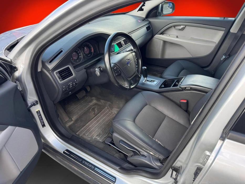 VOLVO V70 2010