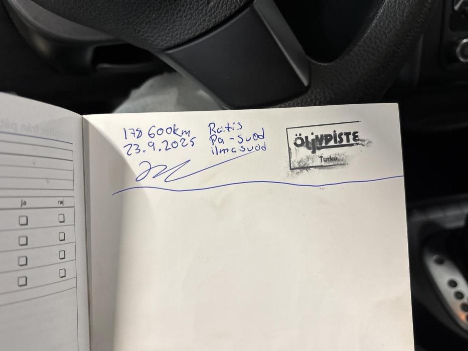 VOLKSWAGEN Caddy 2011