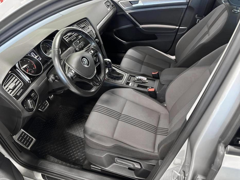 VOLKSWAGEN Golf 2016