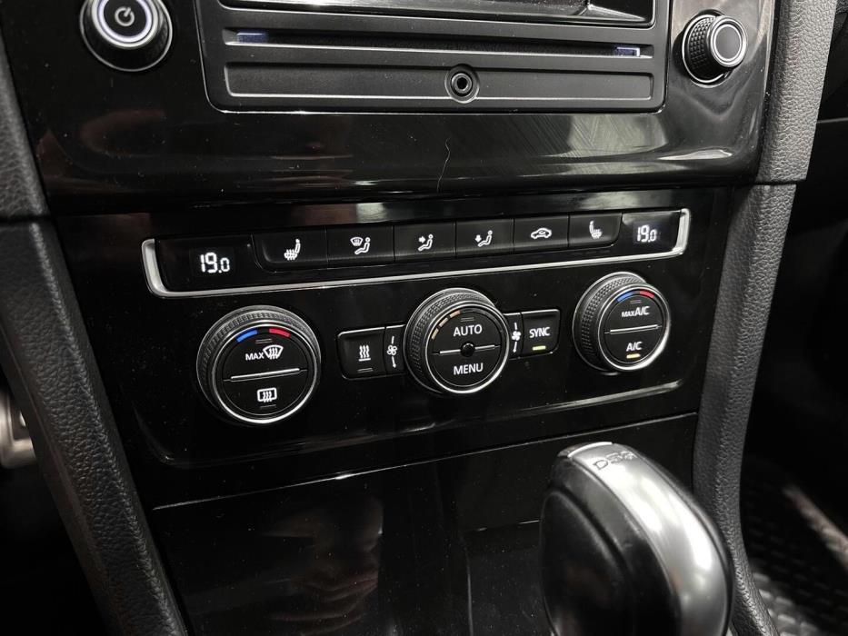 VOLKSWAGEN Golf 2016