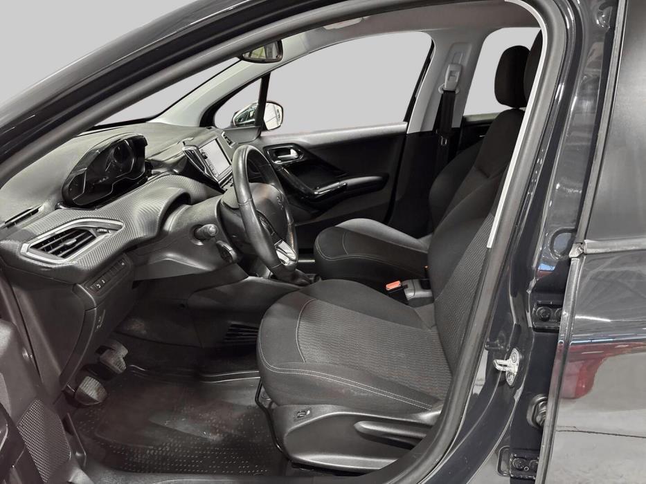 PEUGEOT 208 2017