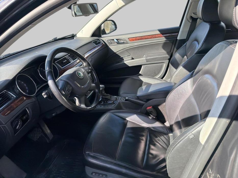SKODA Superb 2011