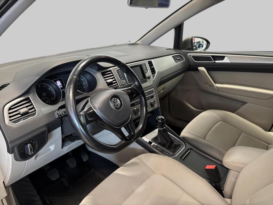 VOLKSWAGEN Golf Sportsvan 2015