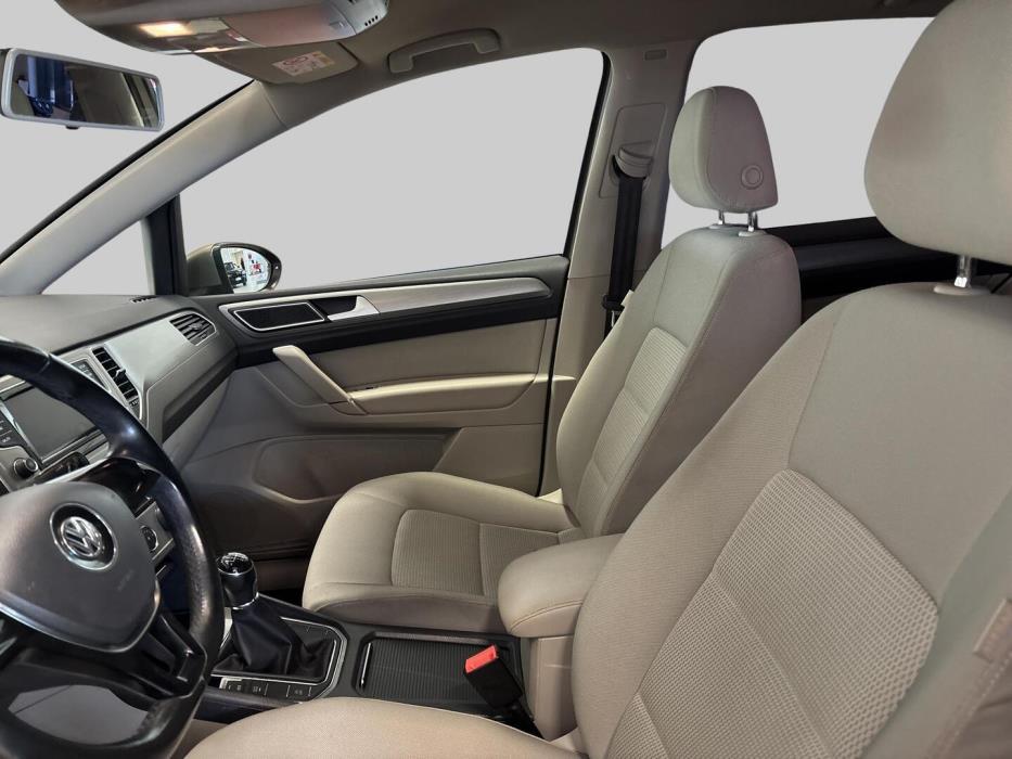 VOLKSWAGEN Golf Sportsvan 2015