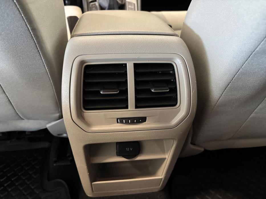 VOLKSWAGEN Golf Sportsvan 2015