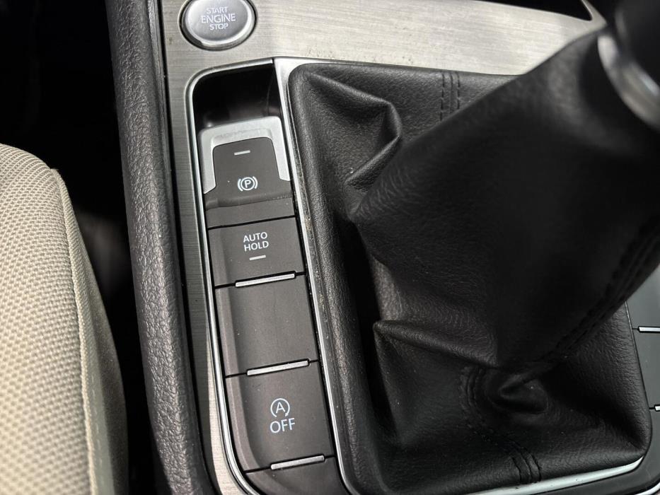 VOLKSWAGEN Golf Sportsvan 2015