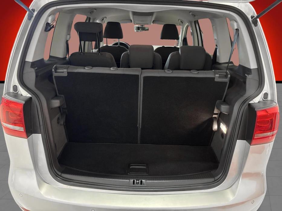 VOLKSWAGEN Touran 2011