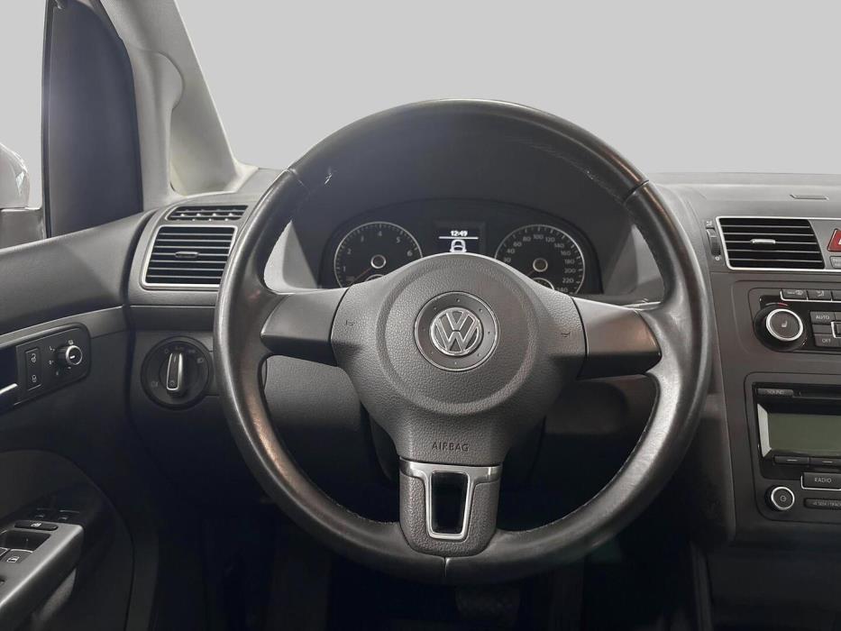 VOLKSWAGEN Touran 2011