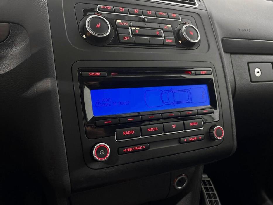 VOLKSWAGEN Touran 2011