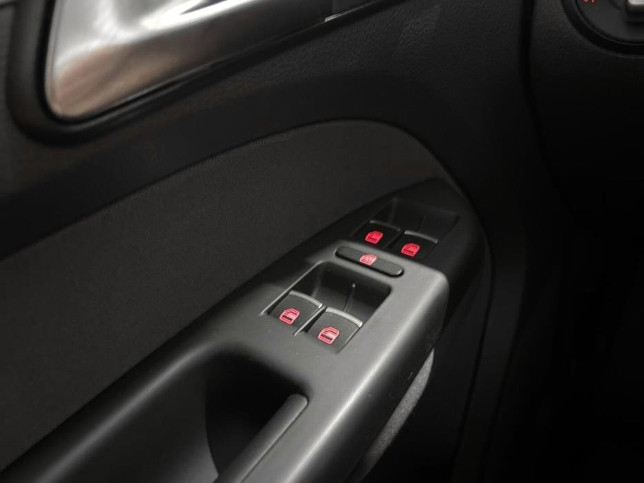 VOLKSWAGEN Touran 2011
