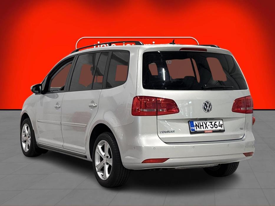VOLKSWAGEN Touran 2011