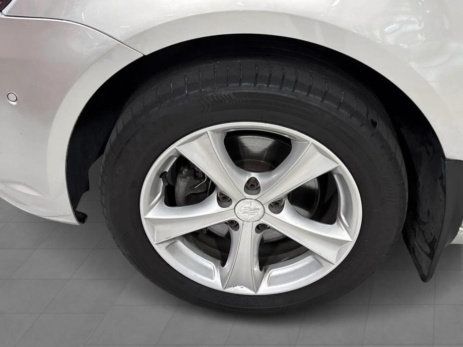 VOLKSWAGEN Touran 2011
