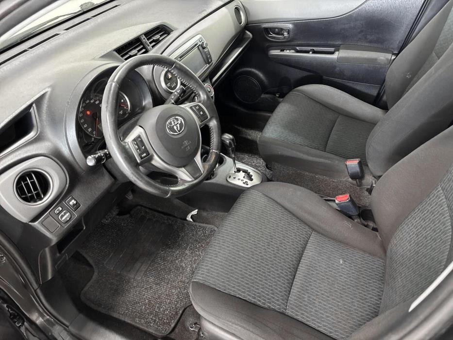 TOYOTA Yaris 2011