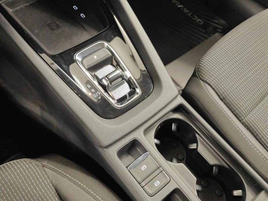 SKODA Octavia 2024