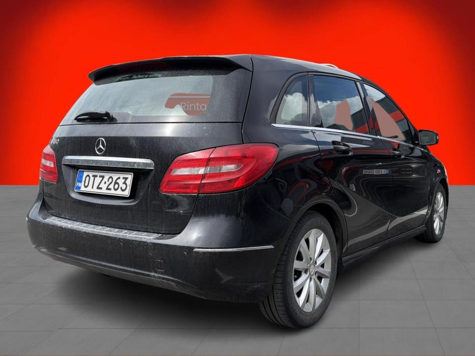 MERCEDES-BENZ B 2013