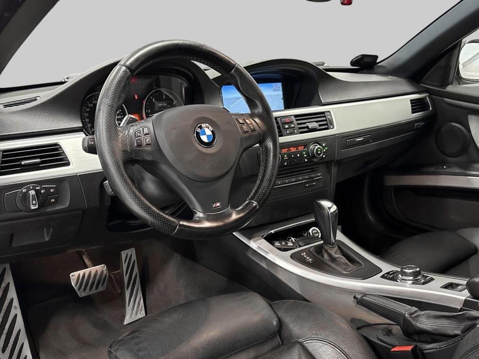 BMW 330 2010
