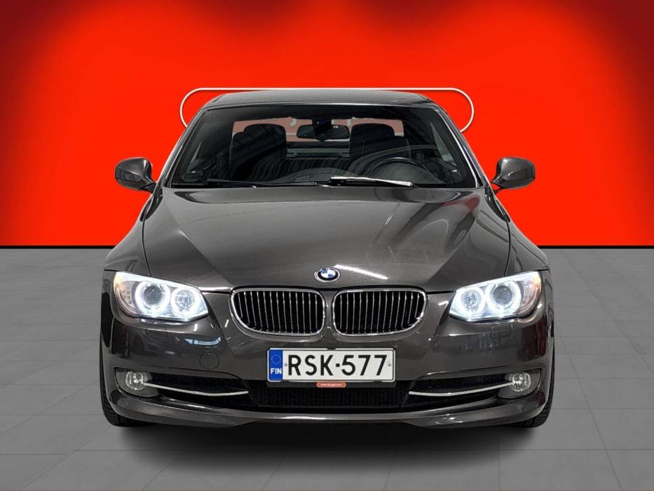 BMW 330 2010