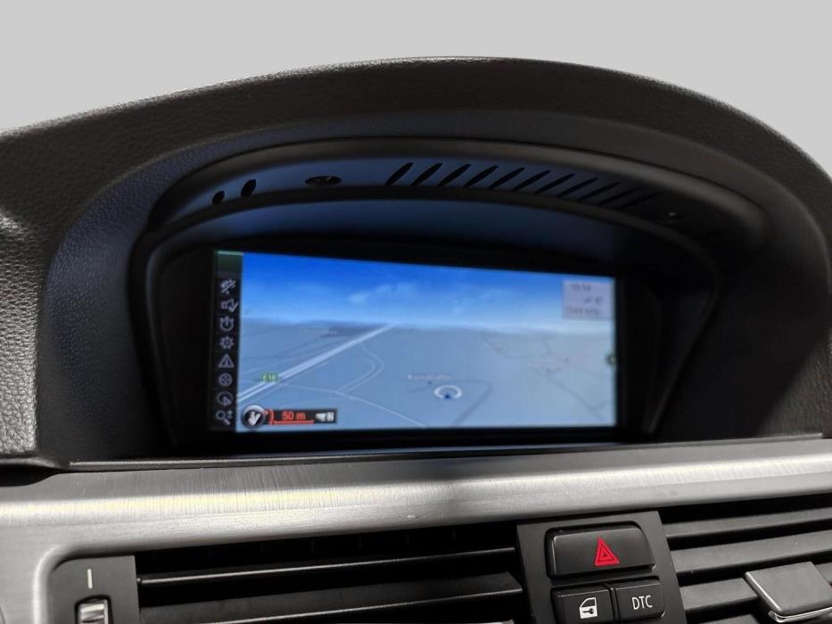 BMW 330 2010