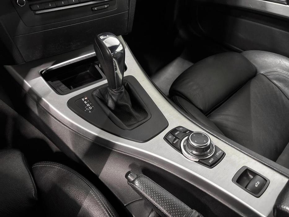BMW 330 2010