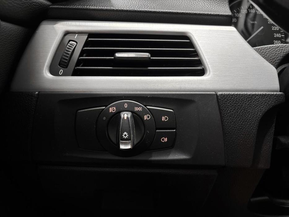 BMW 330 2010